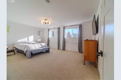 8588 SW Summit Ct, Portland, OR 97225 - Photo 15