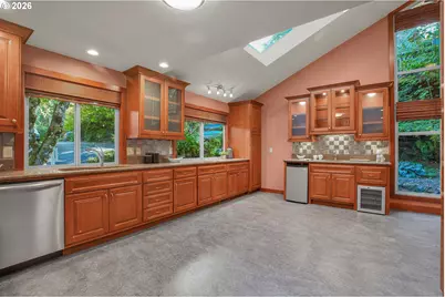 10033 SW Quail Post Rd, Portland, OR 97219 - Photo 5
