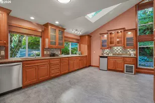 10033 SW Quail Post Rd, Portland, OR 97219 - Photo 5