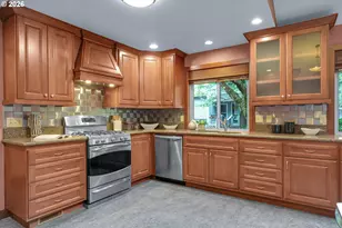 10033 SW Quail Post Rd, Portland, OR 97219 - Photo 3