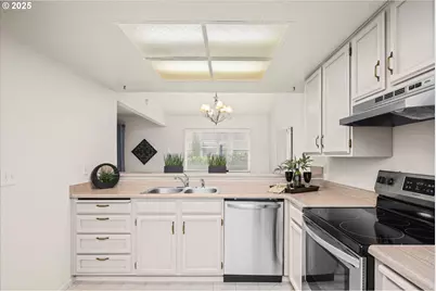 2062 Lake Isle Dr, Eugene, OR 97401 - Photo 11