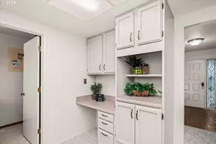 2062 Lake Isle Dr, Eugene, OR 97401 - Photo 13