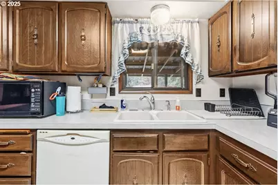 2100 Boyer Rd, Riddle, OR 97469 - Photo 9