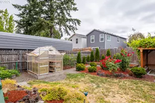 425 W Maple St, Roseburg, OR 97471 - Photo 29