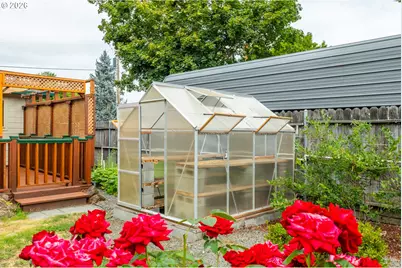 425 W Maple St, Roseburg, OR 97471 - Photo 35