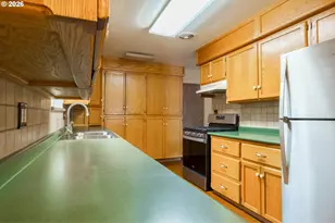 425 W Maple St, Roseburg, OR 97471 - Photo 13