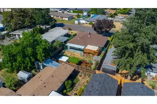 425 W Maple St, Roseburg, OR 97471 - Photo 31