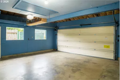 425 W Maple St, Roseburg, OR 97471 - Photo 27