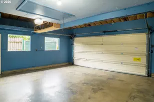 425 W Maple St, Roseburg, OR 97471 - Photo 27