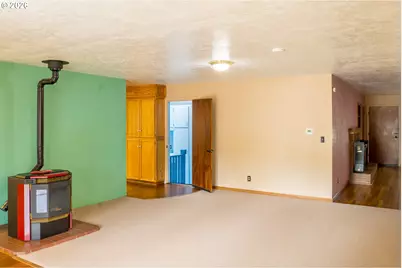 425 W Maple St, Roseburg, OR 97471 - Photo 9