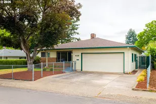 425 W Maple St, Roseburg, OR 97471 - Photo 1