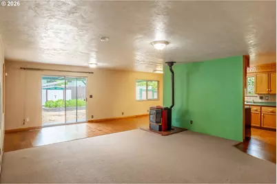 425 W Maple St, Roseburg, OR 97471 - Photo 7