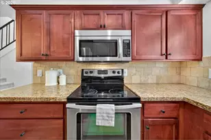 627 N Hayden Bay Dr, Portland, OR 97217 - Photo 7