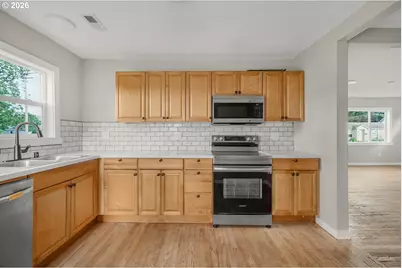 1001 S 6th Ave, Kelso, WA 98626 - Photo 9
