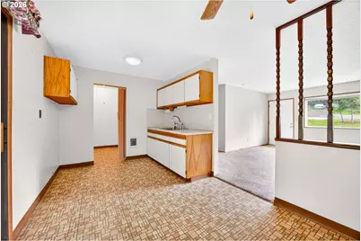 4934 SE Malden Dr, Portland, OR 97206 - Photo 11