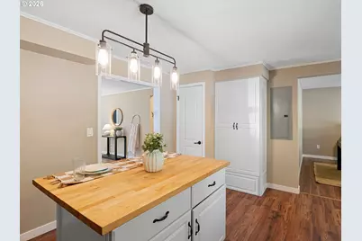 10953 SE Salmon St, Portland, OR 97216 - Photo 9