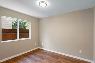10953 SE Salmon St, Portland, OR 97216 - Photo 19