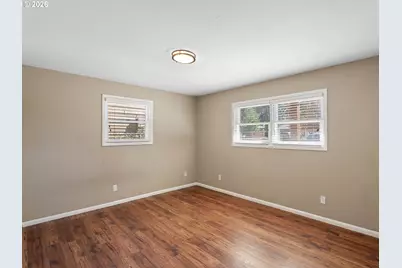 10953 SE Salmon St, Portland, OR 97216 - Photo 17