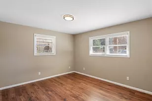 10953 SE Salmon St, Portland, OR 97216 - Photo 17