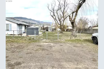 309 Lake Ave, La Grande, OR 97850 - Photo 3