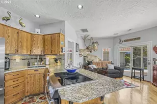 19609 NE Marine Dr, Portland, OR 97230 - Photo 7