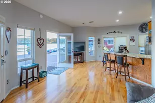 19609 NE Marine Dr, Portland, OR 97230 - Photo 3