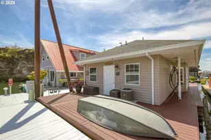 19609 NE Marine Dr, Portland, OR 97230 - Photo 15