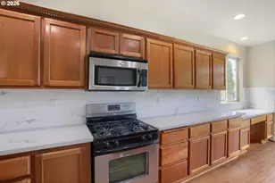 21533 SW Susan Ln, Beaverton, OR 97003 - Photo 17