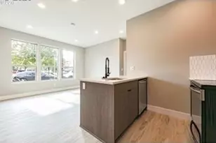 2885 NE Couch St, Portland, OR 97232 - Photo 35