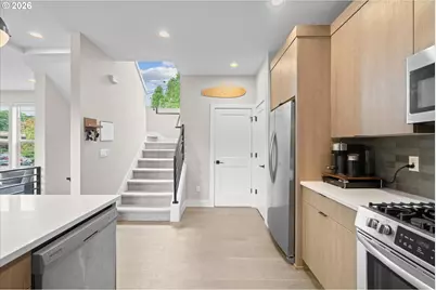 2885 NE Couch St, Portland, OR 97232 - Photo 13