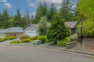 2142 Lynne Dr, North Bend, OR 97459 - Photo 3