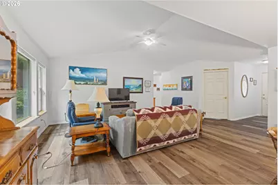 2142 Lynne Dr, North Bend, OR 97459 - Photo 15