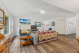 2142 Lynne Dr, North Bend, OR 97459 - Photo 15