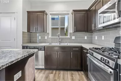 14090 SW Burlwood Ln, Beaverton, OR 97005 - Photo 9