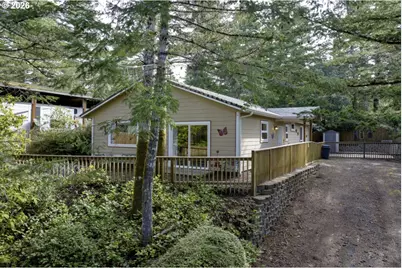 32 Easy St, Florence, OR 97439 - Photo 1