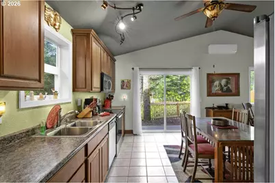 32 Easy St, Florence, OR 97439 - Photo 13