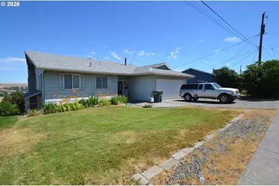 2303 SW Ladow Ave, Pendleton, OR 97801 - Photo 1