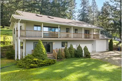 924 Lou Gray Dr, Myrtle Creek, OR 97457 - Photo 1