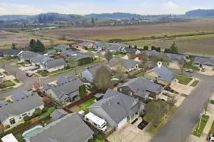 6090 Latour Ln, Eugene, OR 97402 - Photo 35