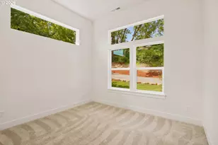 994 S 67th St, Springfield, OR 97478 - Photo 5