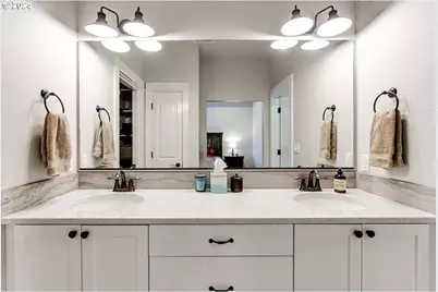 994 S 67th St, Springfield, OR 97478 - Photo 5