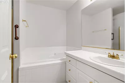 22020 SW Grahams Ferry Rd #APT C, Tualatin, OR 97062 - Photo 17