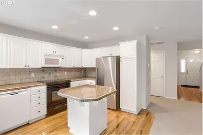 22020 SW Grahams Ferry Rd #APT C, Tualatin, OR 97062 - Photo 9