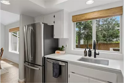 8908 SW 50th Ave, Portland, OR 97219 - Photo 15