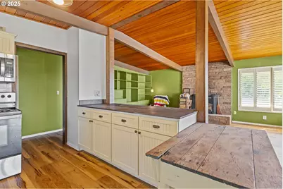 1159 E 1st Pl, Coquille, OR 97423 - Photo 13