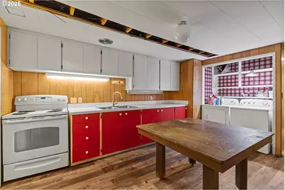 1159 E 1st Pl, Coquille, OR 97423 - Photo 33