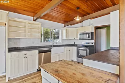 1159 E 1st Pl, Coquille, OR 97423 - Photo 7