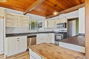 1159 E 1st Pl, Coquille, OR 97423 - Photo 7