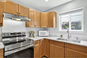 929 NW Spring St, Newport, OR 97365 - Photo 15
