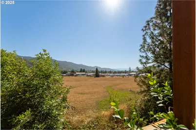 184 SE Cordelia Dr, Myrtle Creek, OR 97457 - Photo 35